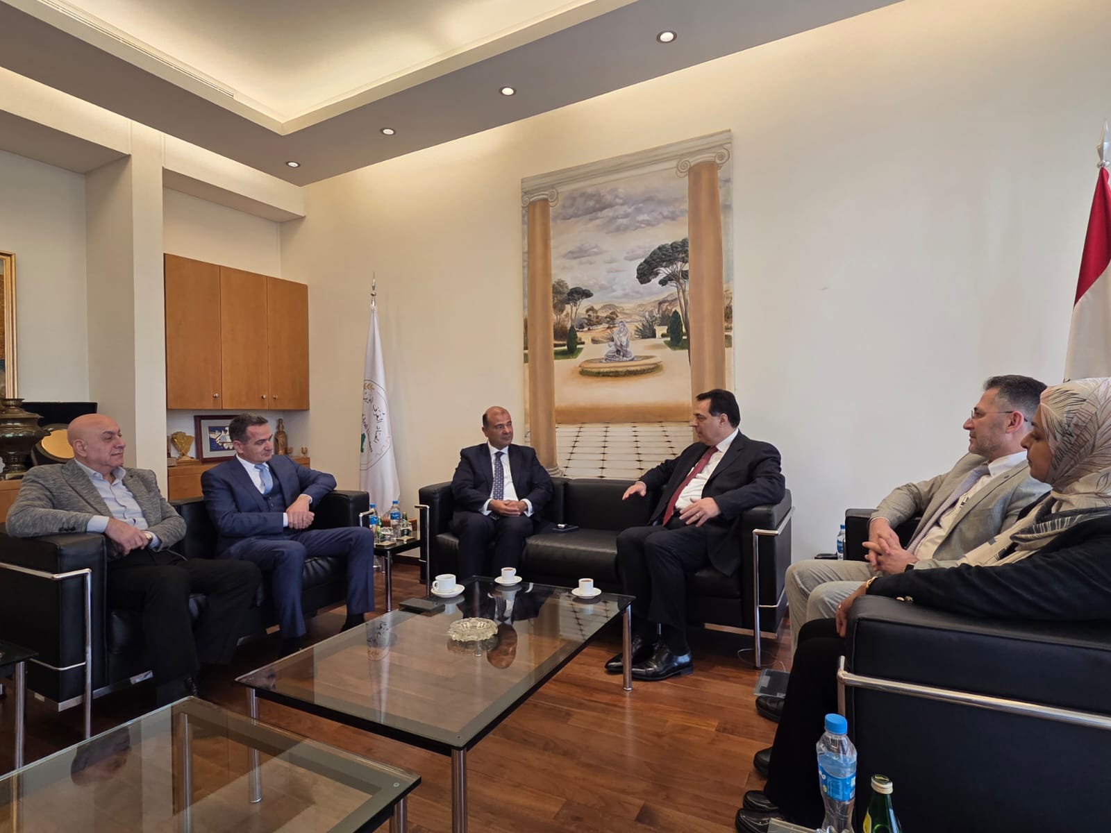 لقاء تعاوني مع جهات رسمية